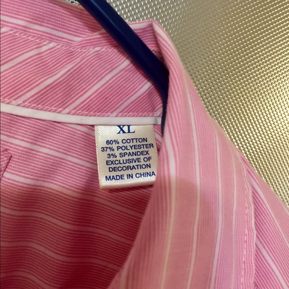 Ladies XL Short Sleeve Button Up Blouse. Pink - Picture 4 of 4